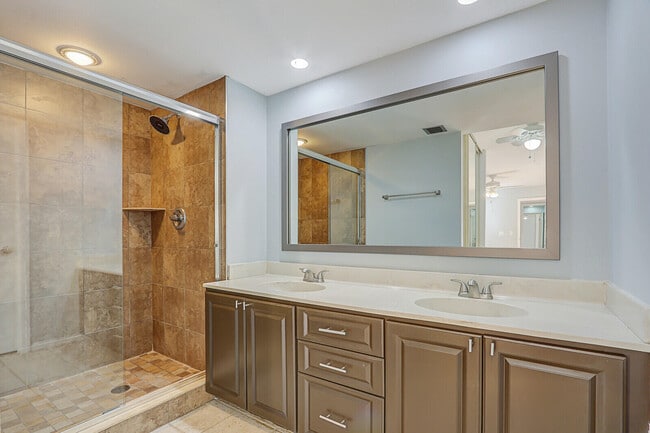 Building Photo - 803 8th Terrace