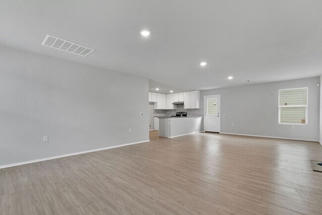 Building Photo - Charming 3 Bed 2 Bath Home in Mission Del Lago