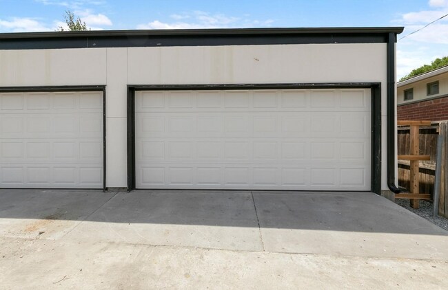 Building Photo - 2448 N High St