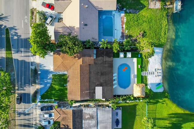 Building Photo - 18725 NE 18th Ave