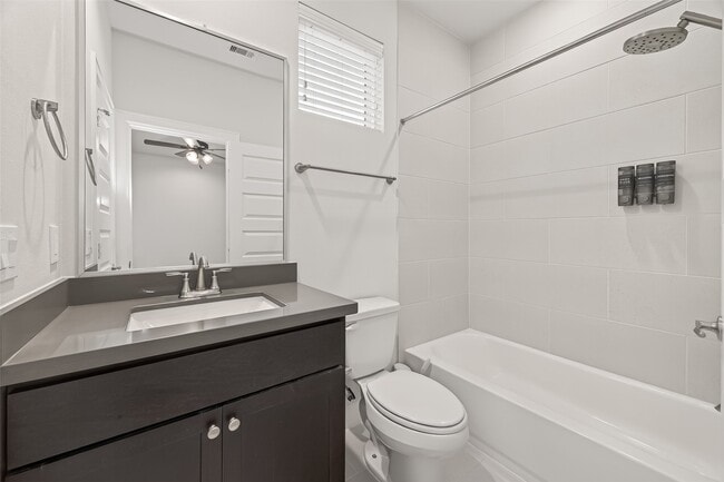 Building Photo - 2712 Grand Fountains Dr