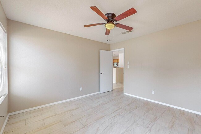 Building Photo - Southwest 3 Bedroom  2 Bath with  2 car Ga...