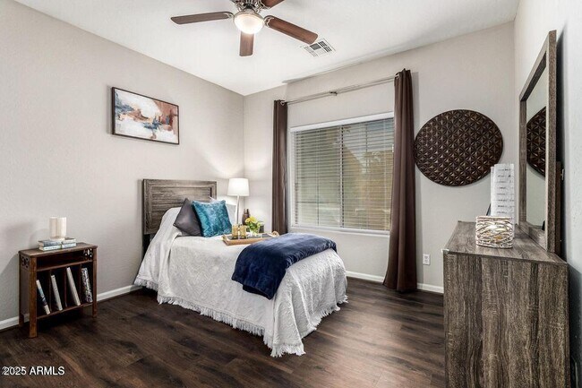 Building Photo - 42422 W Bravo Dr