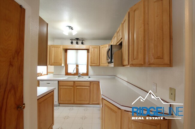Building Photo - East-End Single Level Home for Lease!