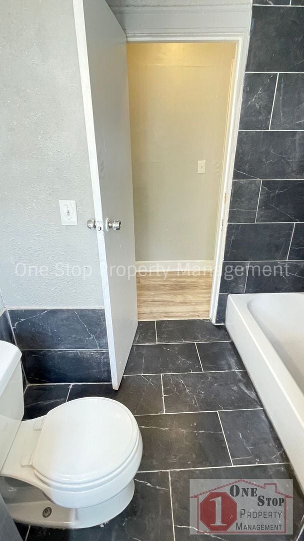 Building Photo - Beautiful 3 Bedroom 1.5 Bathroom in Kansas...