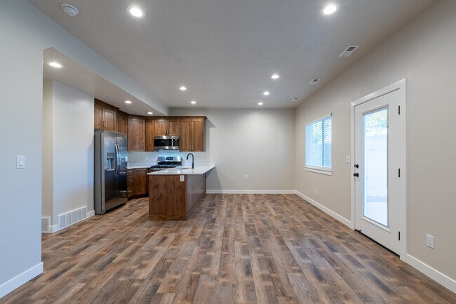 Building Photo - 308 Canterbury Wy