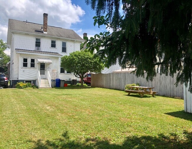 Building Photo - 1804 Storrs Ave