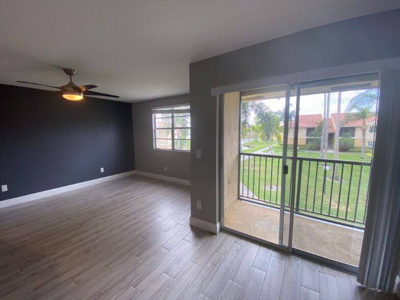 Building Photo - 1239 SW 46th Ave