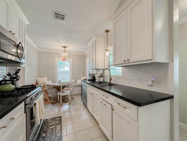 Building Photo - 3107 Broadmead Dr