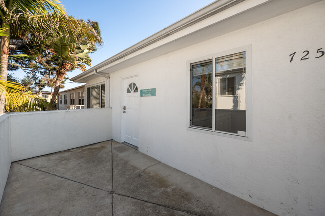 Building Photo - Newly Remodeled  Pacific Beach Condo Now A...