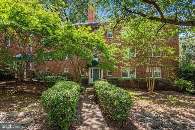 Primary Photo - 4004 Beecher St NW