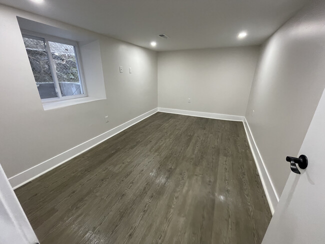 Basement Bedroom - 22 S Yewdall St