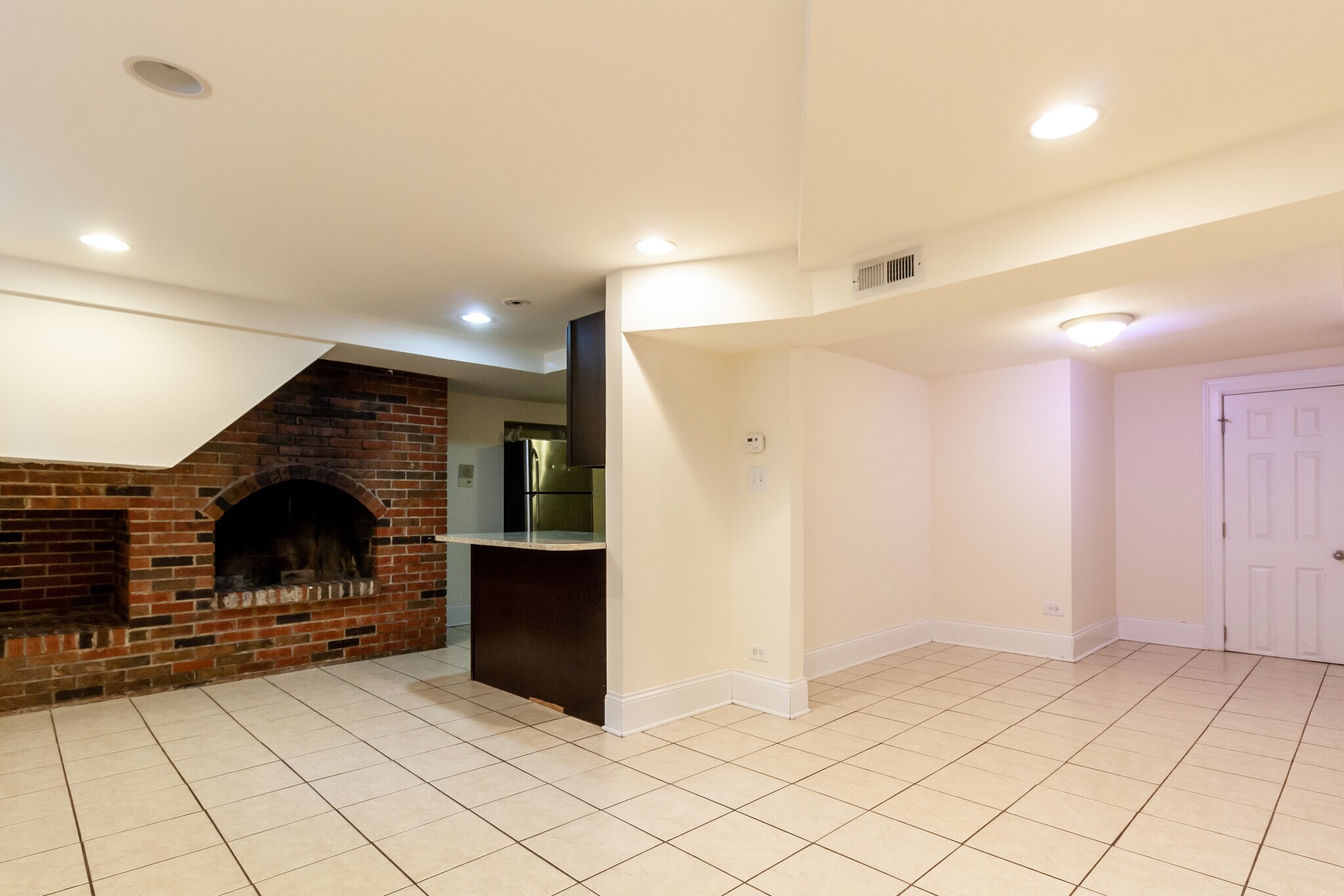 Building Photo - 873 W Lill Ave