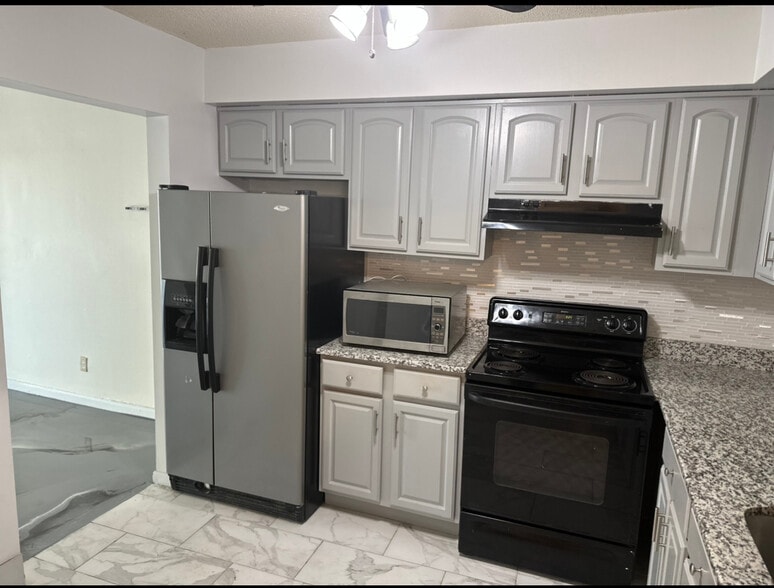 Kitchen: Granite countertops and new tiles - 9200 Edwards Way