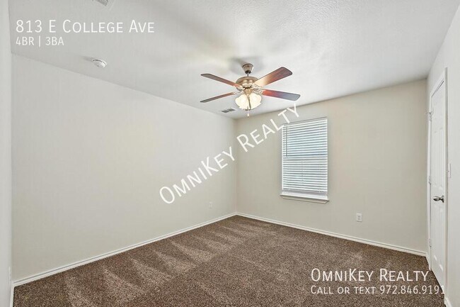 Building Photo - 813 E College Ave