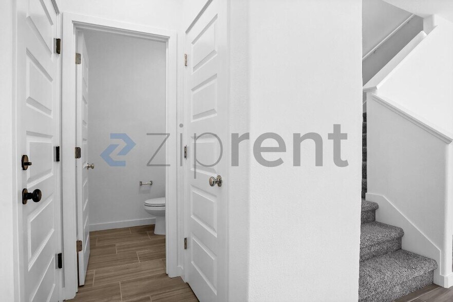 Building Photo - Unit