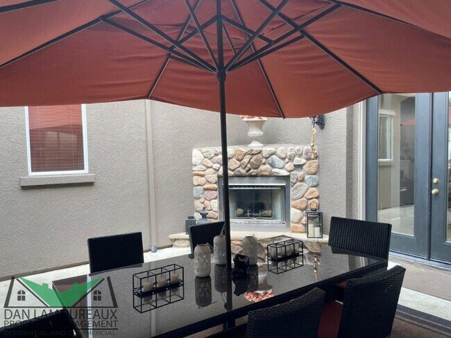 Building Photo - Executive Home in Gated Community Wildwings