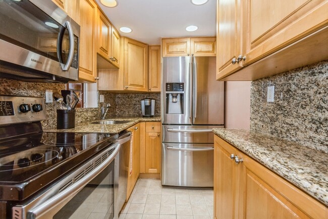 Building Photo - 101 N Birch Rd