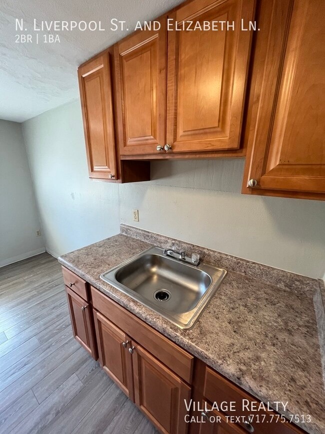 Building Photo - 65 N Liverpool St