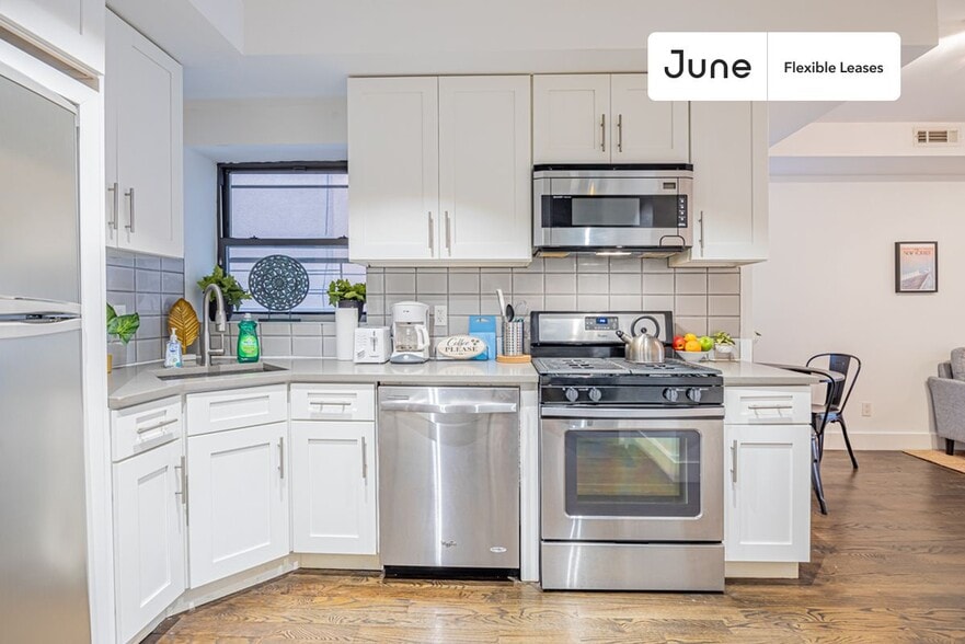 Building Photo - Modern ROOM at The Atlantic House