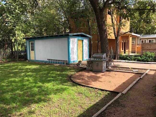 Building Photo - 1206 W 51st St