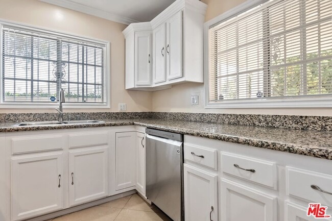 Building Photo - 2151 Glendon Ave