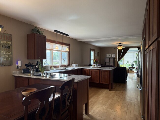Building Photo - Adorable 2-Bedroom Cottage in Marion!