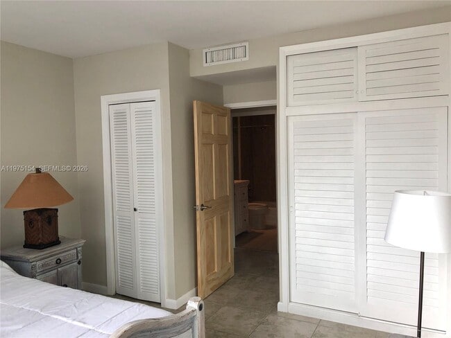 Building Photo - 1408 Brickell Bay Dr