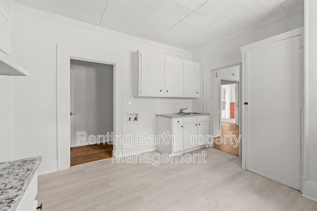 Building Photo - 1319 18th Way SW