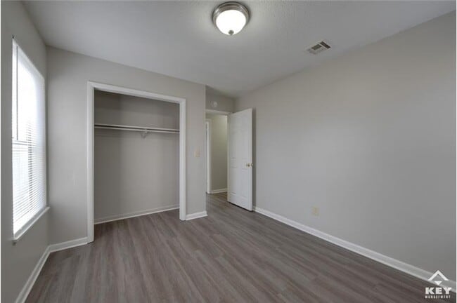 Building Photo - 1324 N Minneapolis St