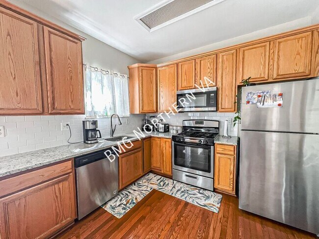 Building Photo - 110 Cahill Dr