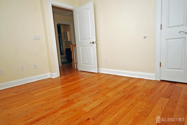 Building Photo - 32 Cinder Rd