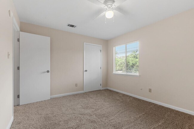 Building Photo - 2188 Claremont Ln