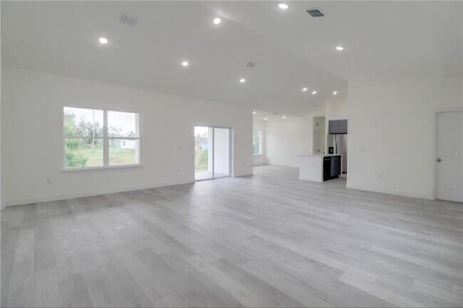 Building Photo - 14908 SW 63rd Ct