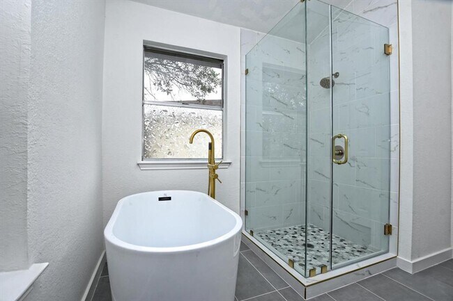 Building Photo - 17607 Klamath Falls Dr