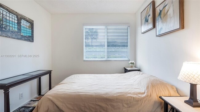 Building Photo - 5596 SW 28th Terrace