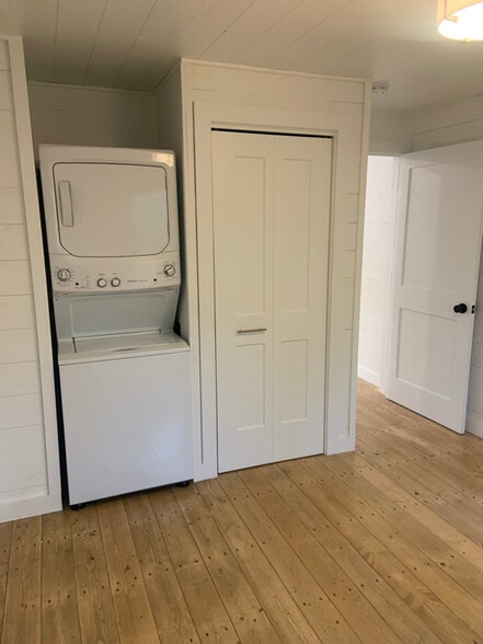 Building Photo - 1300 NW 3rd Ave