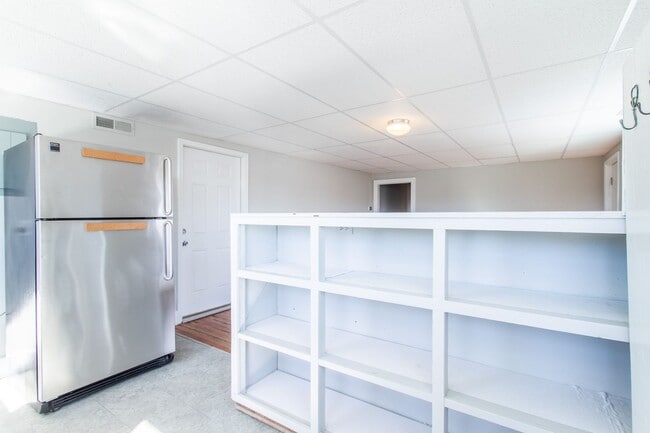 Building Photo - Downtown Apartment