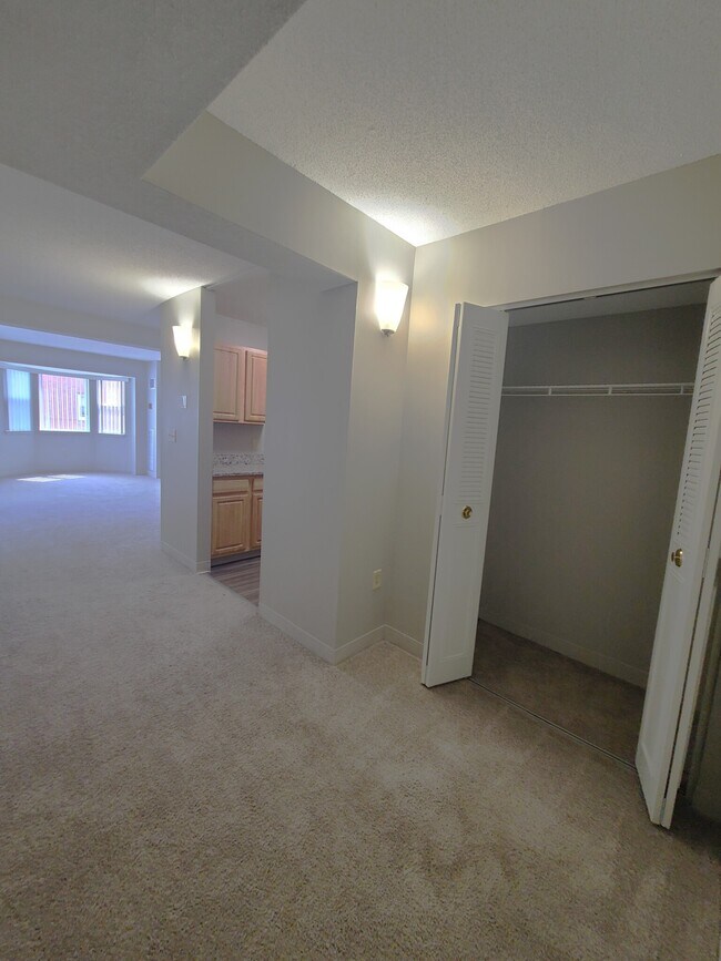 Building Photo - 40 Westwind Rd