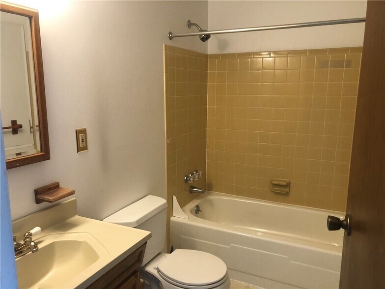 Building Photo - 3101 Camberly Dr