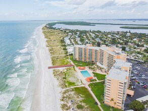 Building Photo - 880 Mandalay Ave