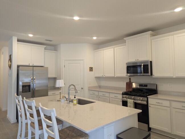 Building Photo - Beautiful newer-construction 4-bedroom, 3-bath home located in Trailhead Landing