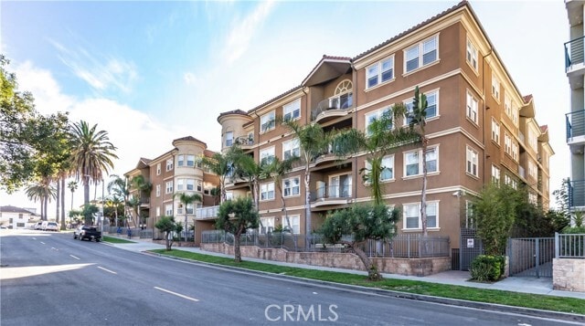 Building Photo - 917 S New Hampshire Ave