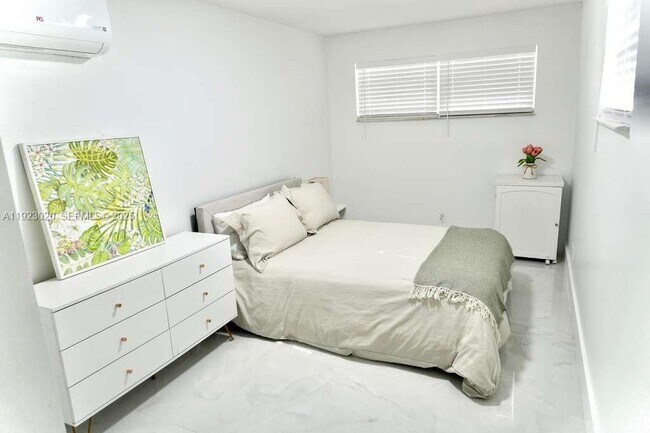 Building Photo - 1213 NW 6th Ave