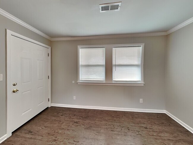 Building Photo - 7745 Madrid Ave