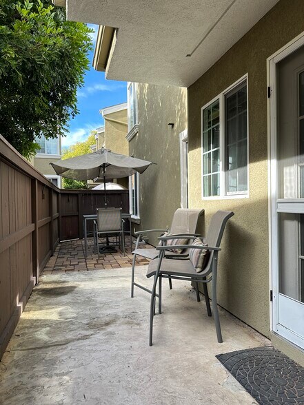 Building Photo - 5404 Balboa Arms Dr