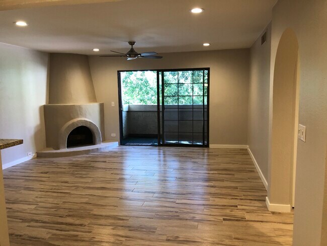 Building Photo - 7557 N Dreamy Draw Dr