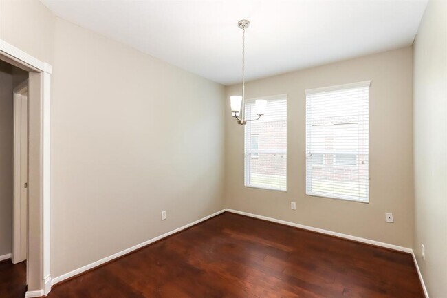 Building Photo - 15118 Sycamore Leaf Ln