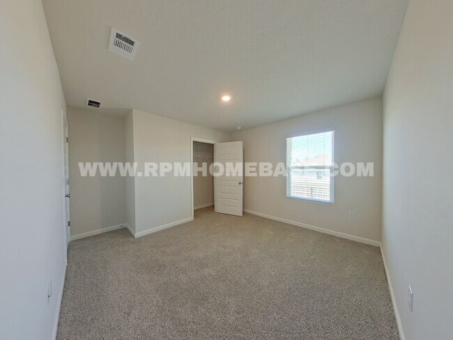 Building Photo - Spacious 5-Bedroom Home in Shoal River Community with Modern Features and Community Pool Access!