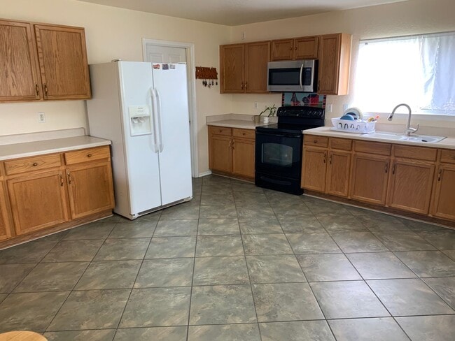 Building Photo - *COMING SOON* 4 Bed | 2.5 Bath | Loft | 2-Car Garage | Covered Patio!